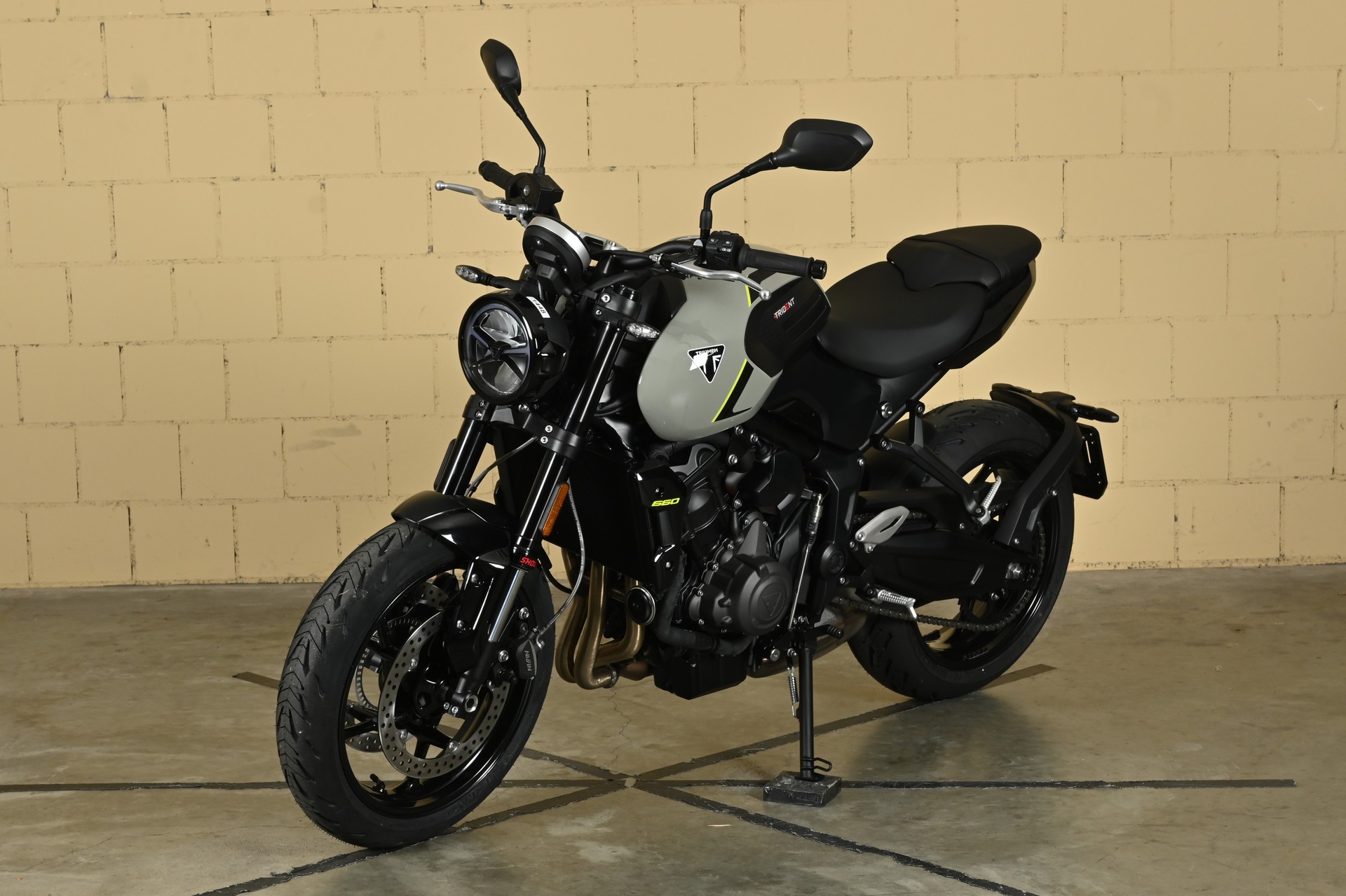 TRIUMPH Trident 660-showroom-element-2