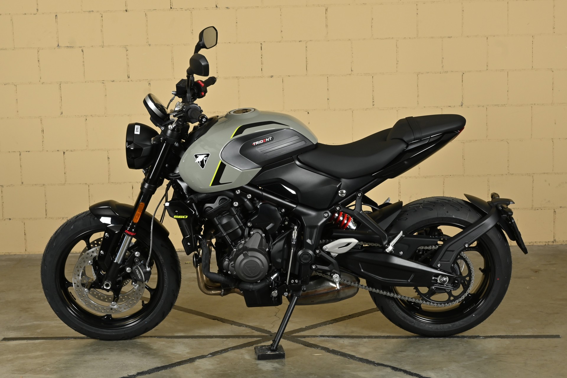 TRIUMPH Trident 660-showroom-element-3