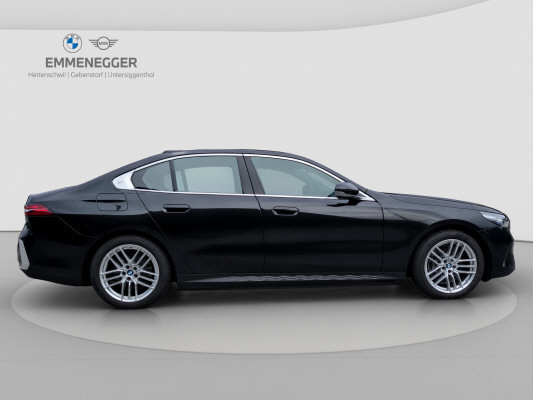 BMW i5 xDrive40-image-4