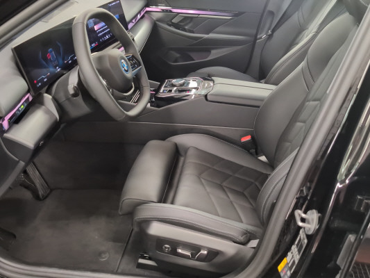 BMW i5 xDrive40-image-7