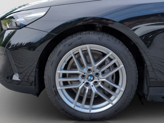 BMW i5 xDrive40-image-12