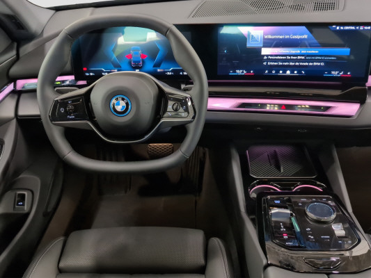 BMW i5 xDrive40-image-10