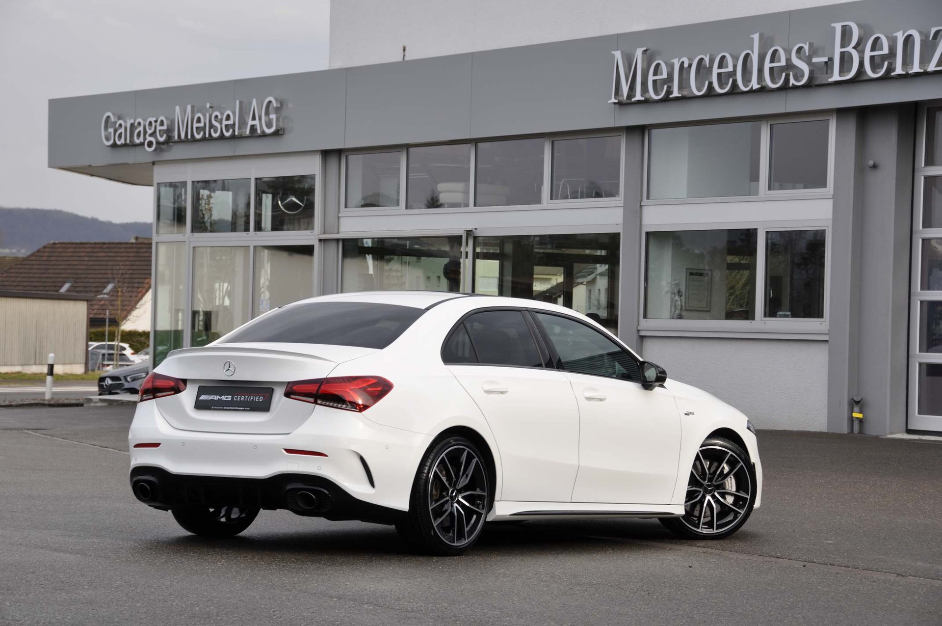 MERCEDES-BENZ A 35 AMG 4Matic Limousine-image-2