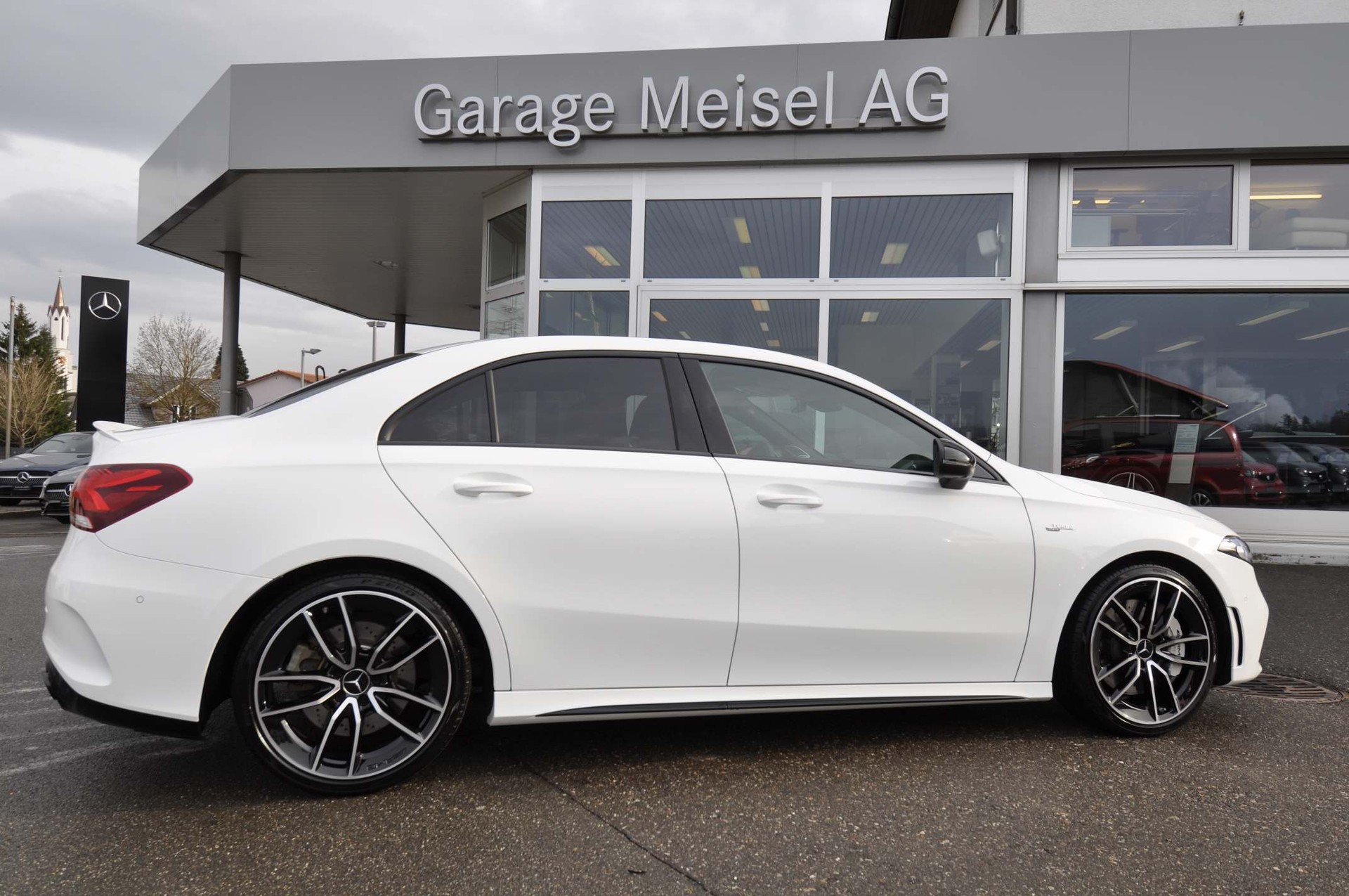 MERCEDES-BENZ A 35 AMG 4Matic Limousine-image-4