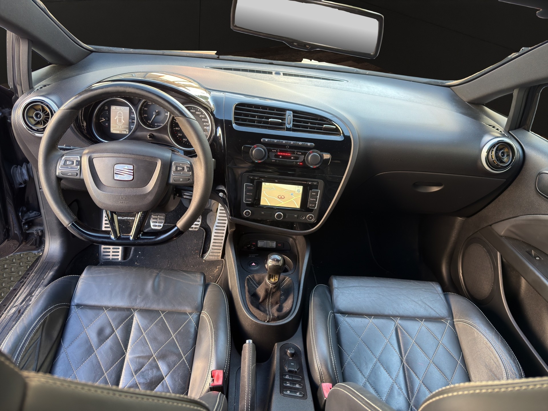 SEAT Leon 2.0 TSI Cupra R310 World Champion Edition-image-8