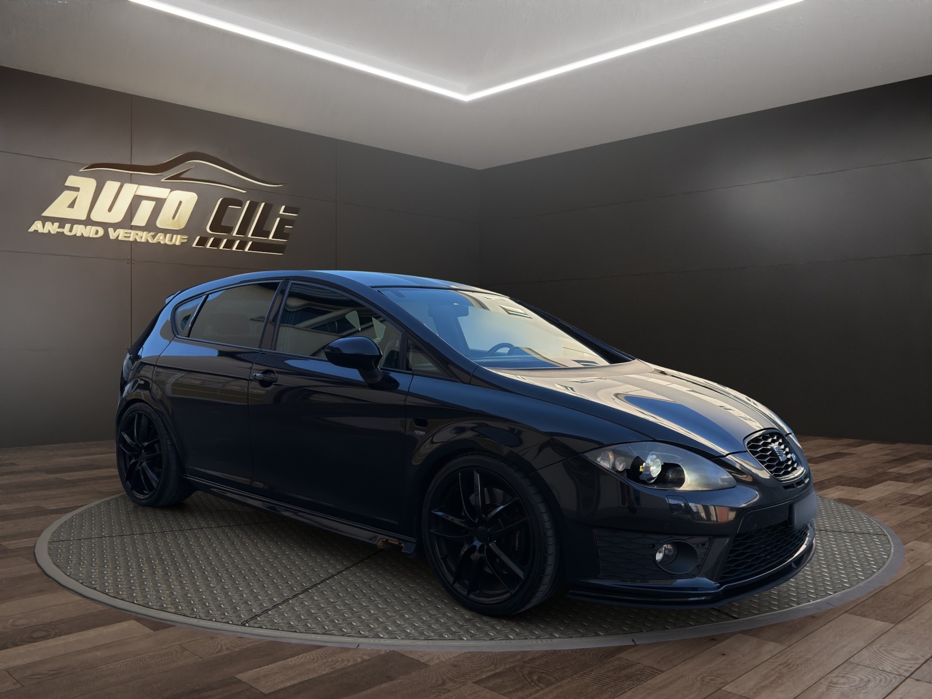 SEAT Leon 2.0 TSI Cupra R310 World Champion Edition-image-2