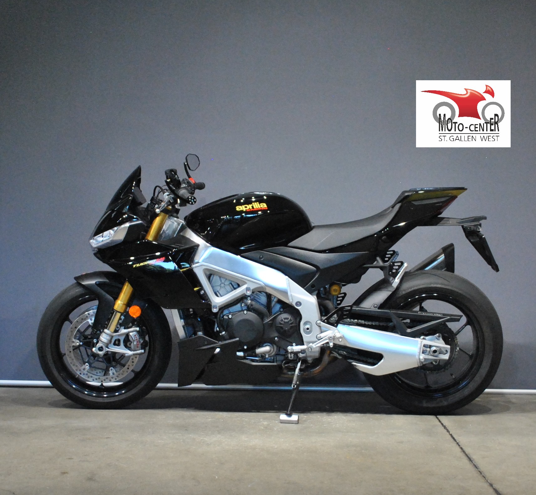 APRILIA Tuono V4 1100 Factory-showroom-element-2