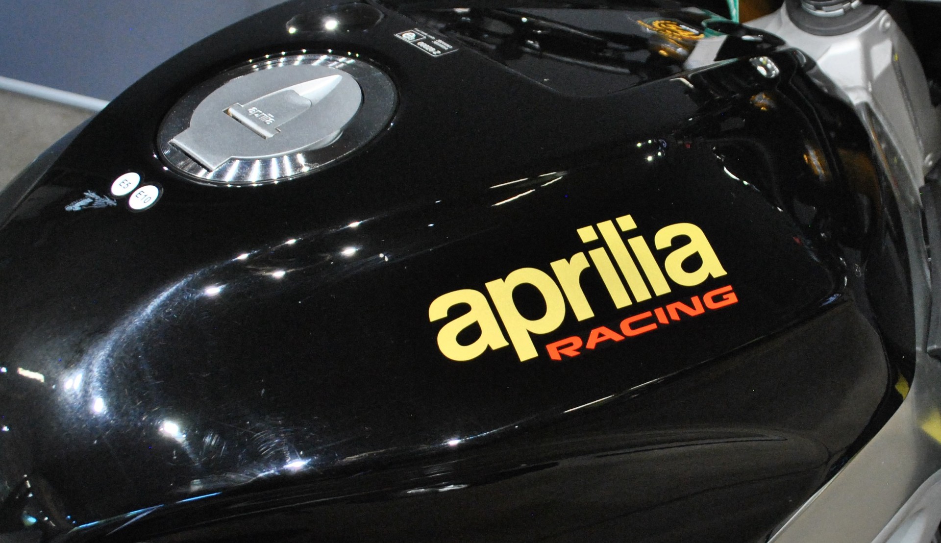 APRILIA Tuono V4 1100 Factory-image-7
