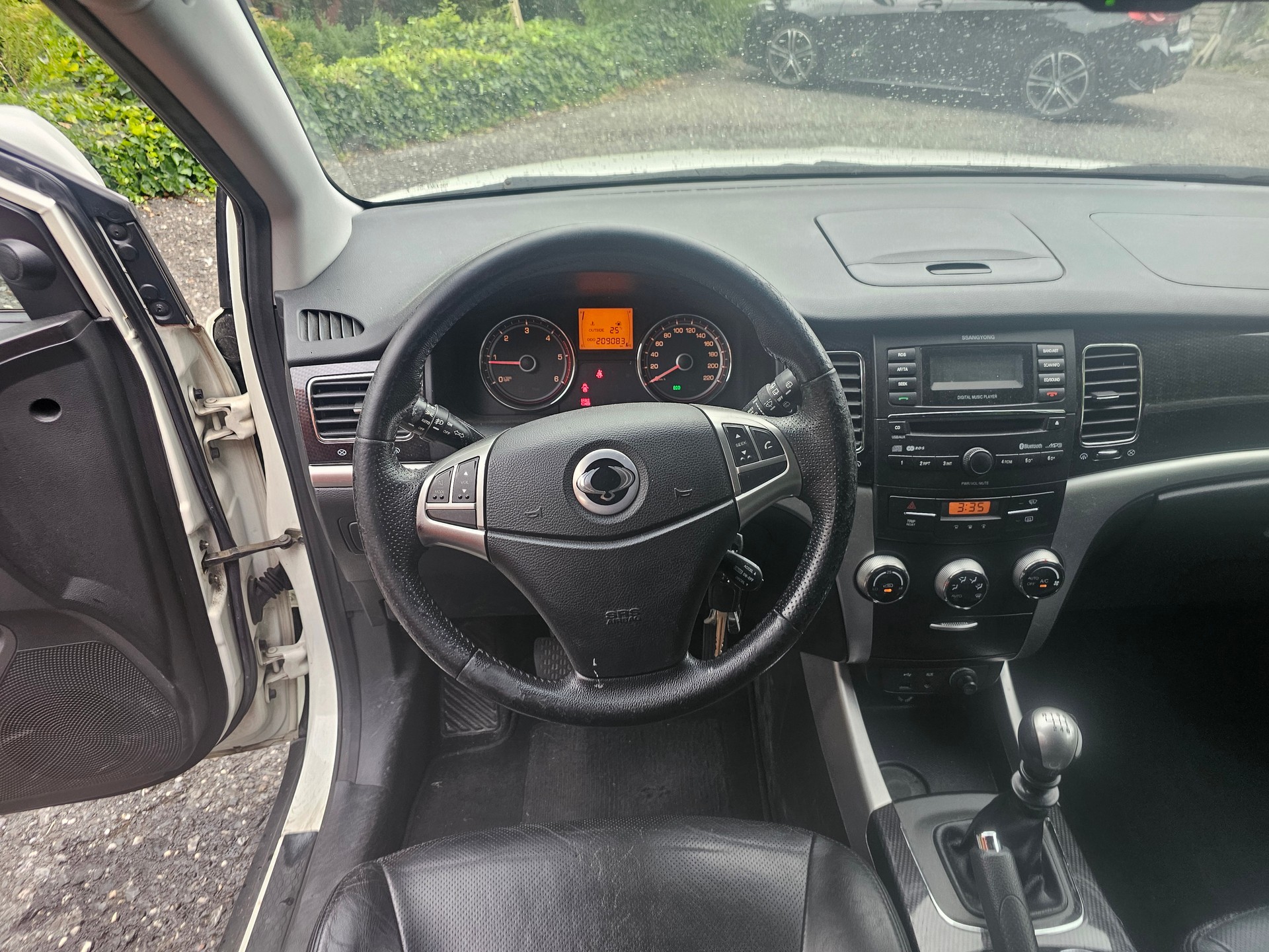 KGM-SsangYong Korando 2.0 e-XDI Sapphire 4WD-image-4