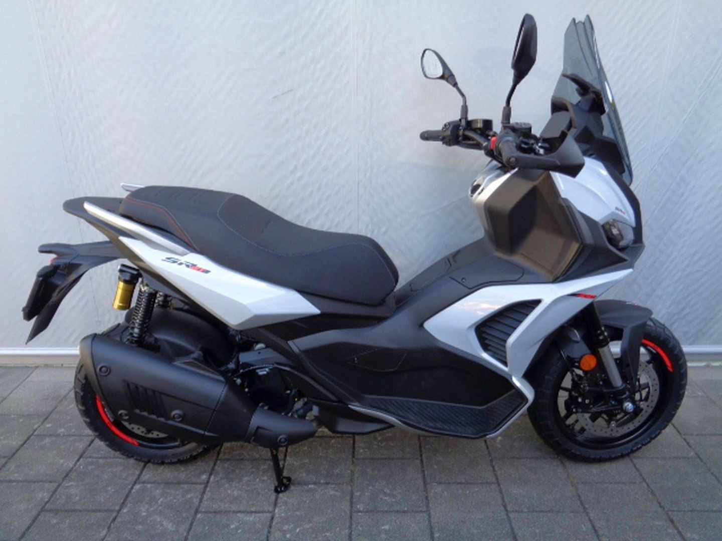 APRILIA SR GT400 E5-showroom-element-3