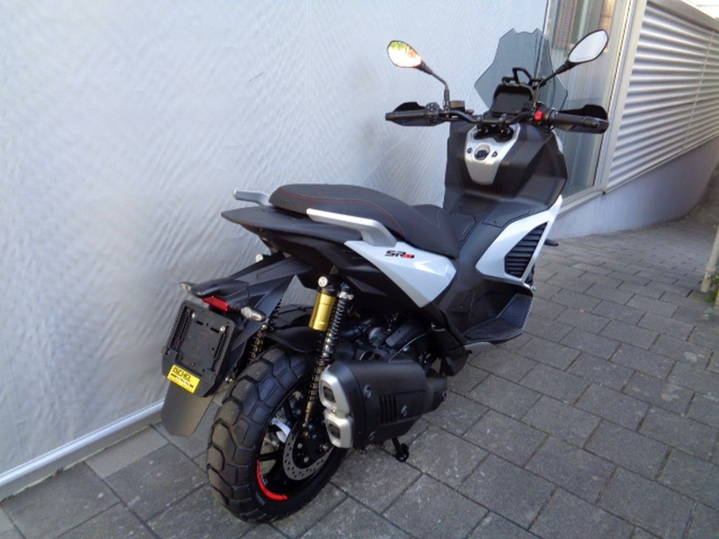 APRILIA SR GT400 E5-image-5