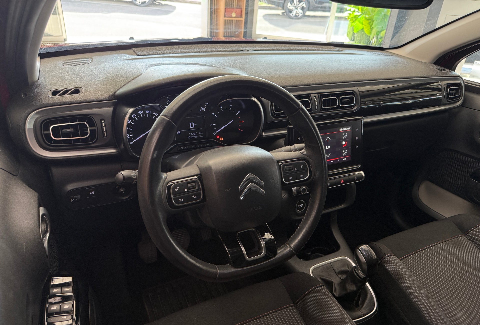 CITROEN C3 1.2i PureTech Shine-image-6