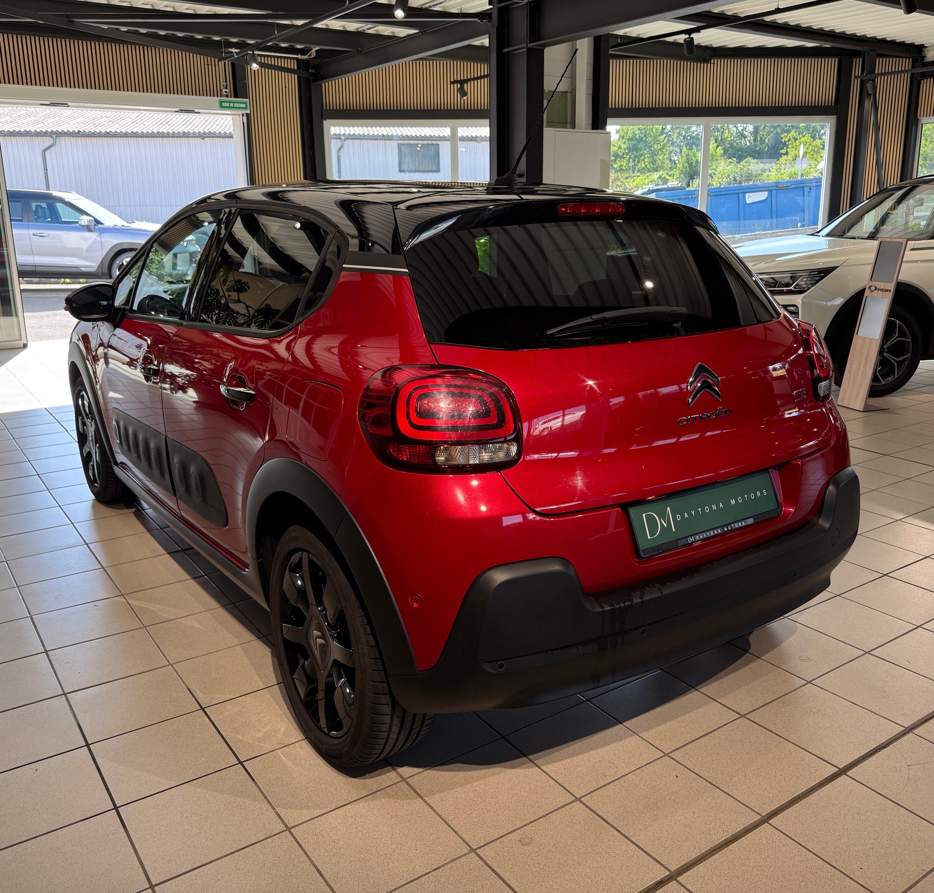 CITROEN C3 1.2i PureTech Shine-image-5