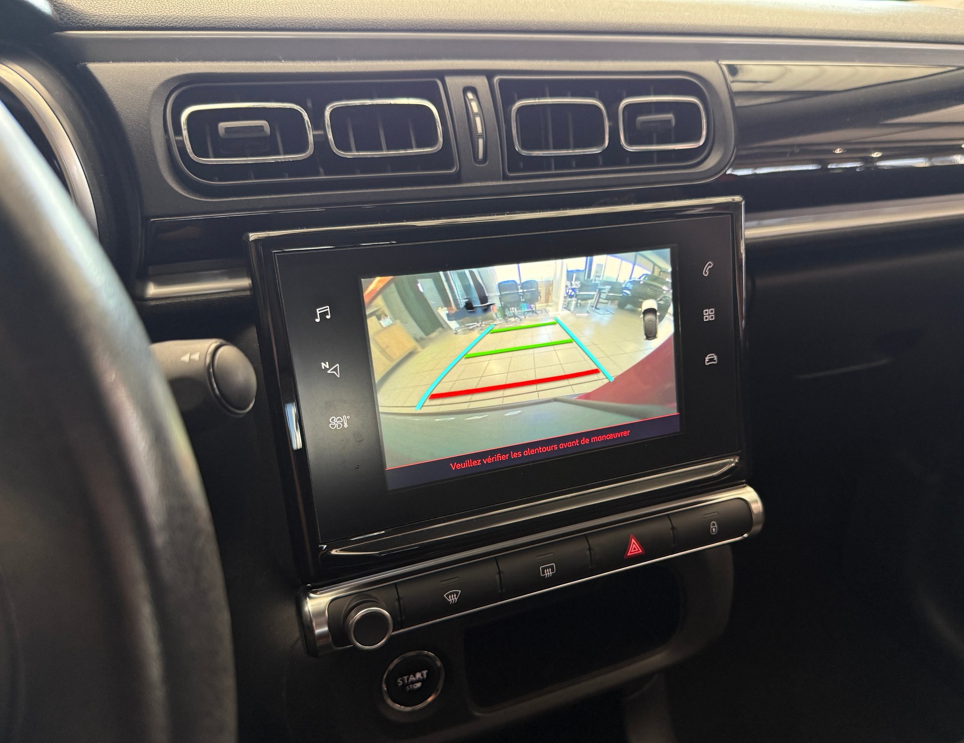 CITROEN C3 1.2i PureTech Shine-image-7