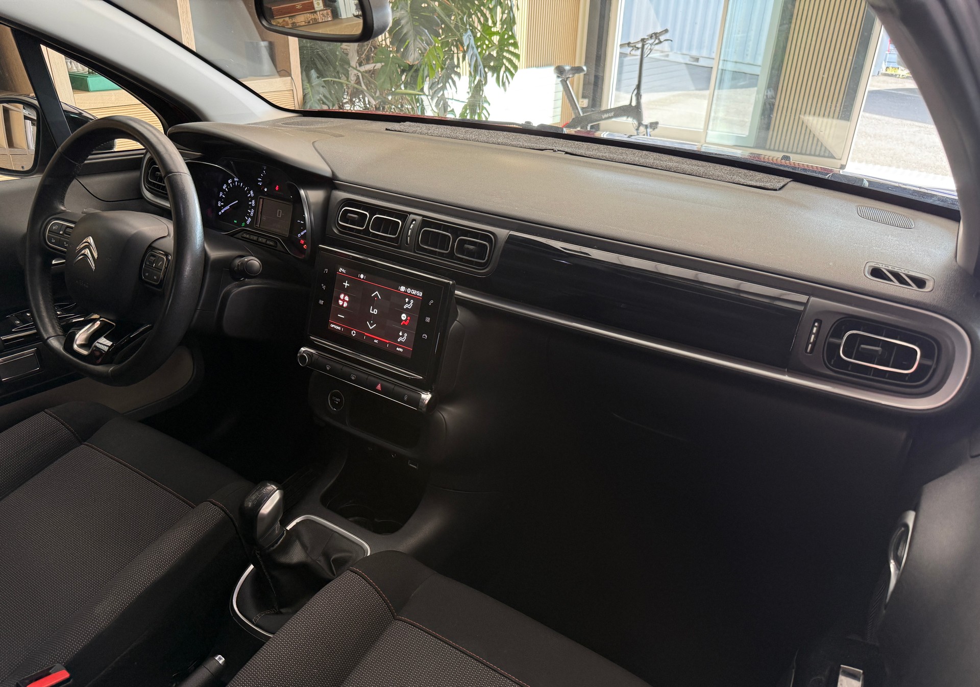 CITROEN C3 1.2i PureTech Shine-image-10