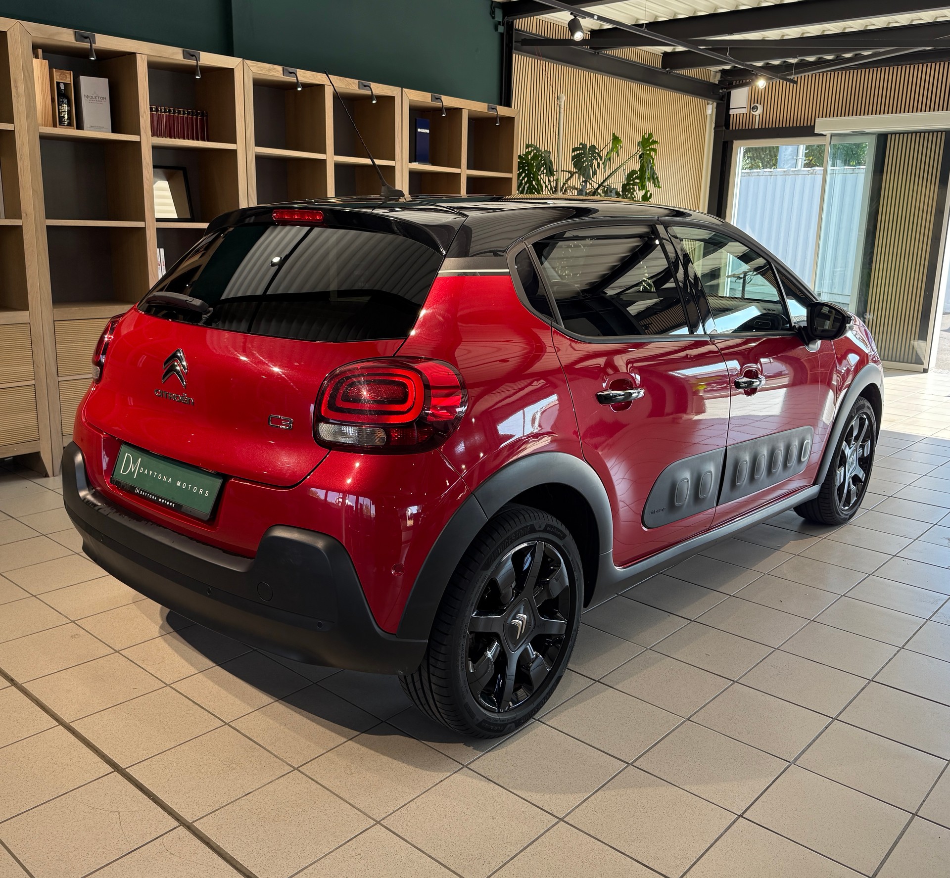 CITROEN C3 1.2i PureTech Shine-image-2
