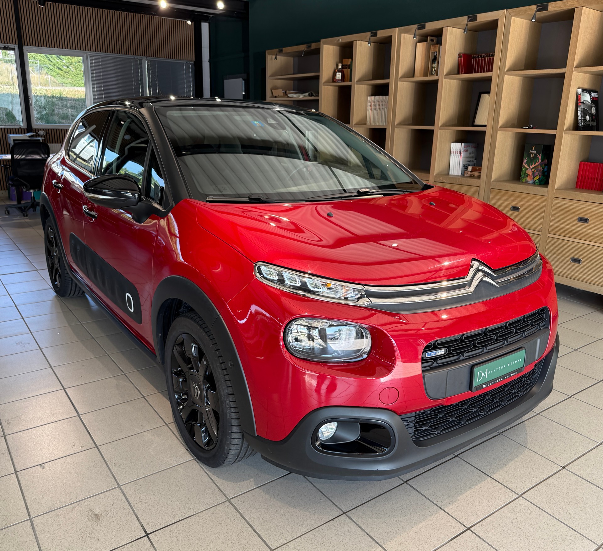 CITROEN C3 1.2i PureTech Shine-image-1