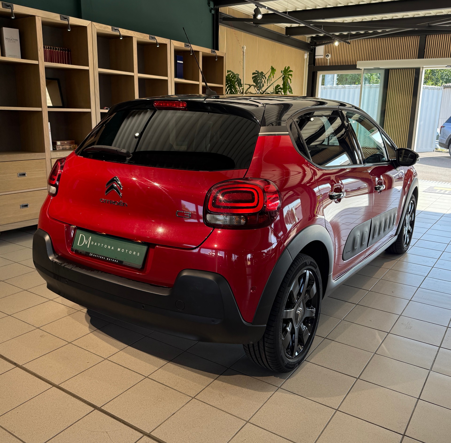 CITROEN C3 1.2i PureTech Shine-image-3