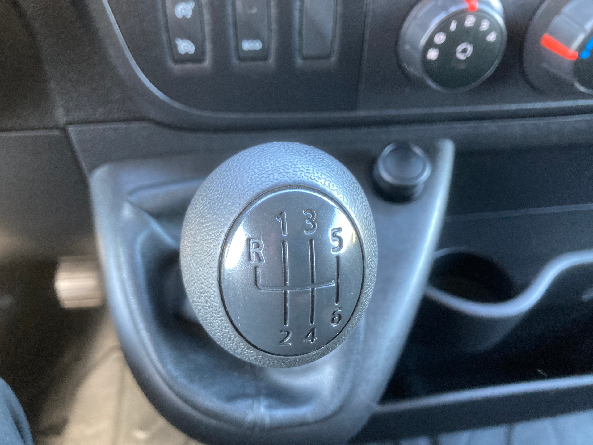 RENAULT Master T35 2.3dCi 130 L2H2-image-10