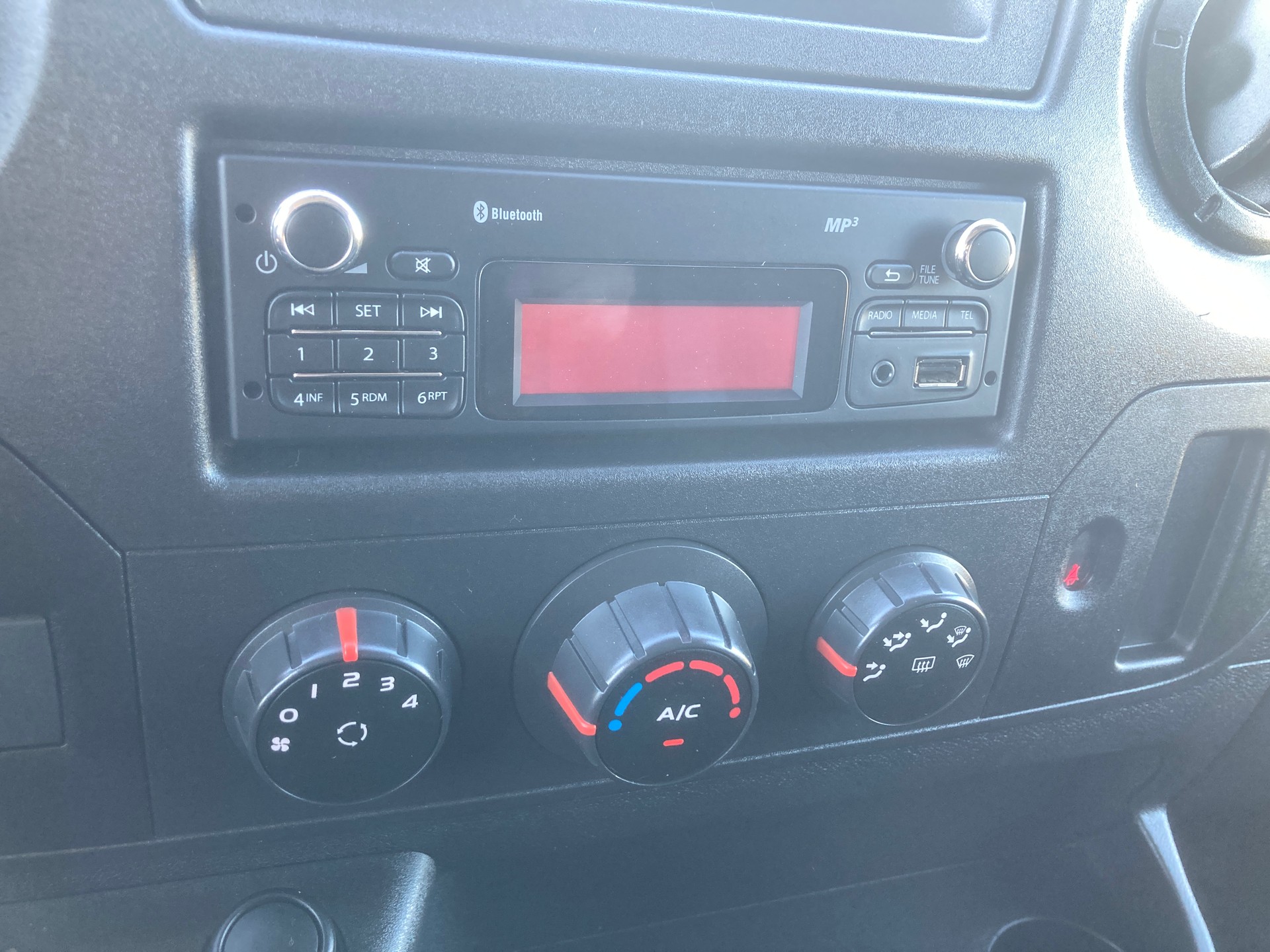 RENAULT Master T35 2.3dCi 130 L2H2-image-11
