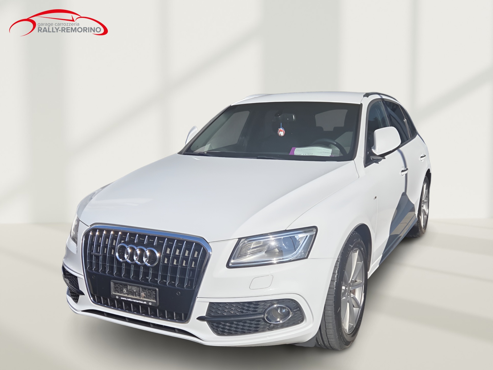 AUDI Q5 2.0 TDI quattro S-Tronic-showroom-element-2