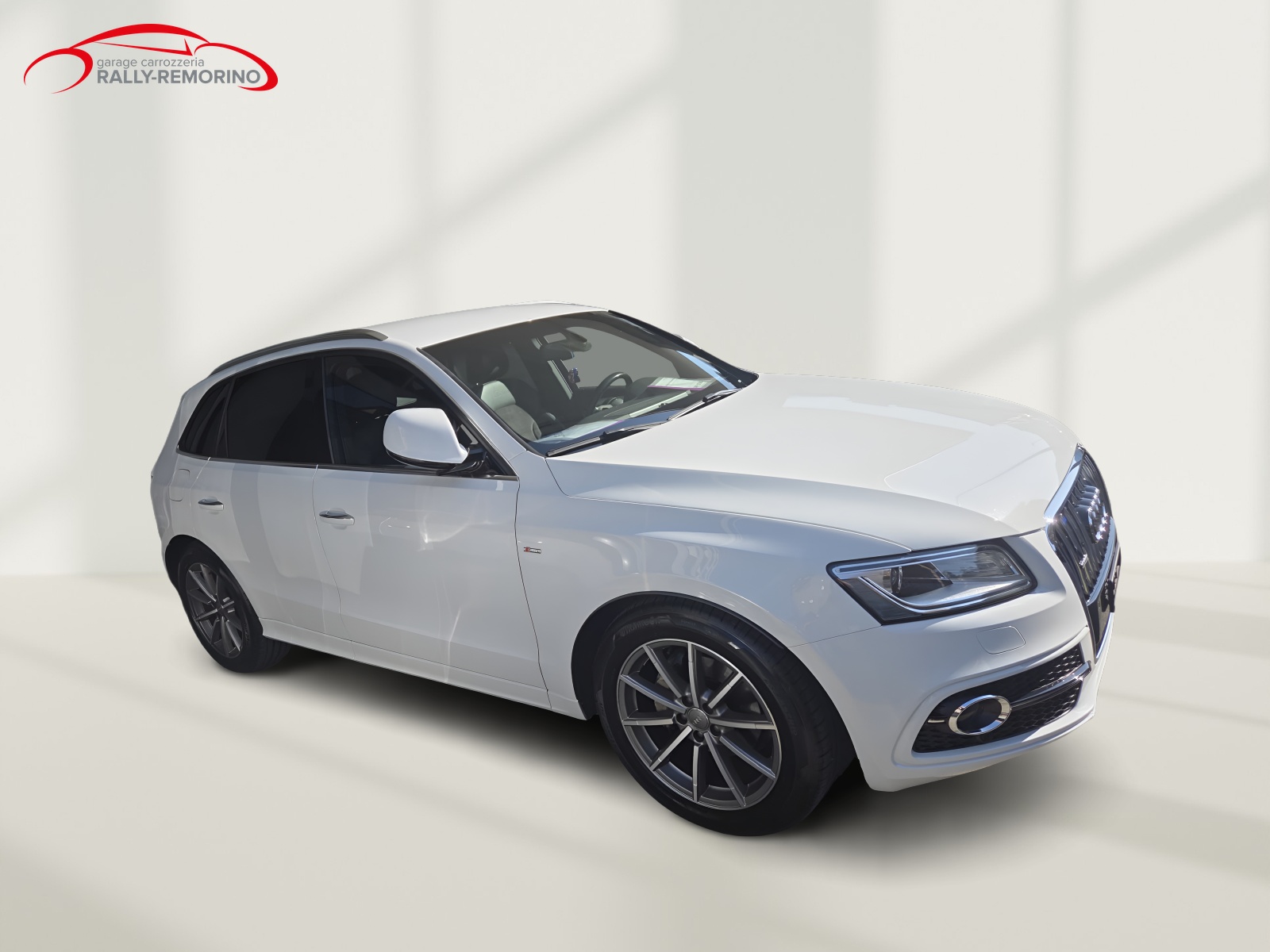 AUDI Q5 2.0 TDI quattro S-Tronic-showroom-element-3