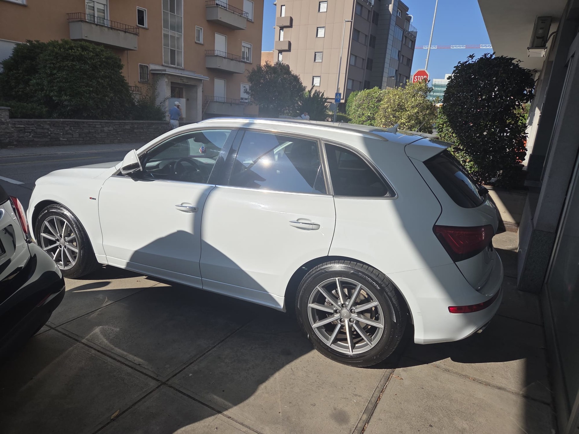 AUDI Q5 2.0 TDI quattro S-Tronic-image-1