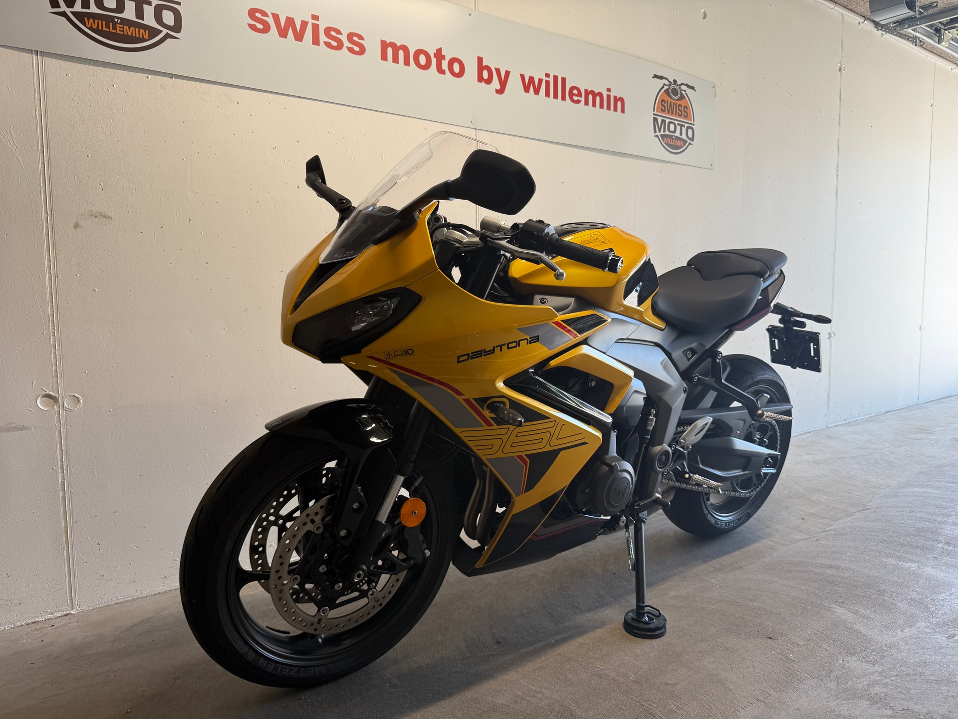 TRIUMPH Daytona 660-showroom-element-1