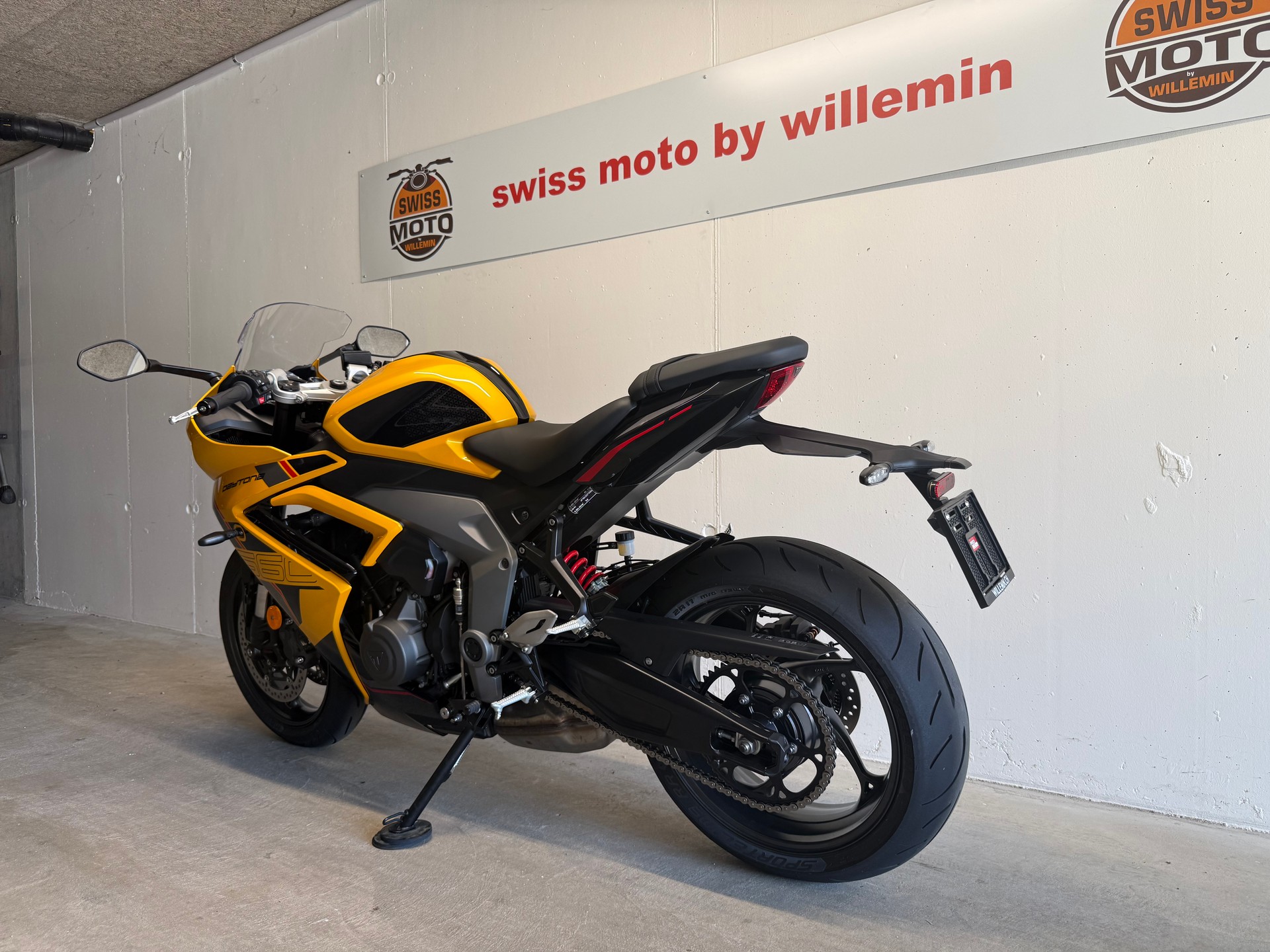 TRIUMPH Daytona 660-showroom-element-2