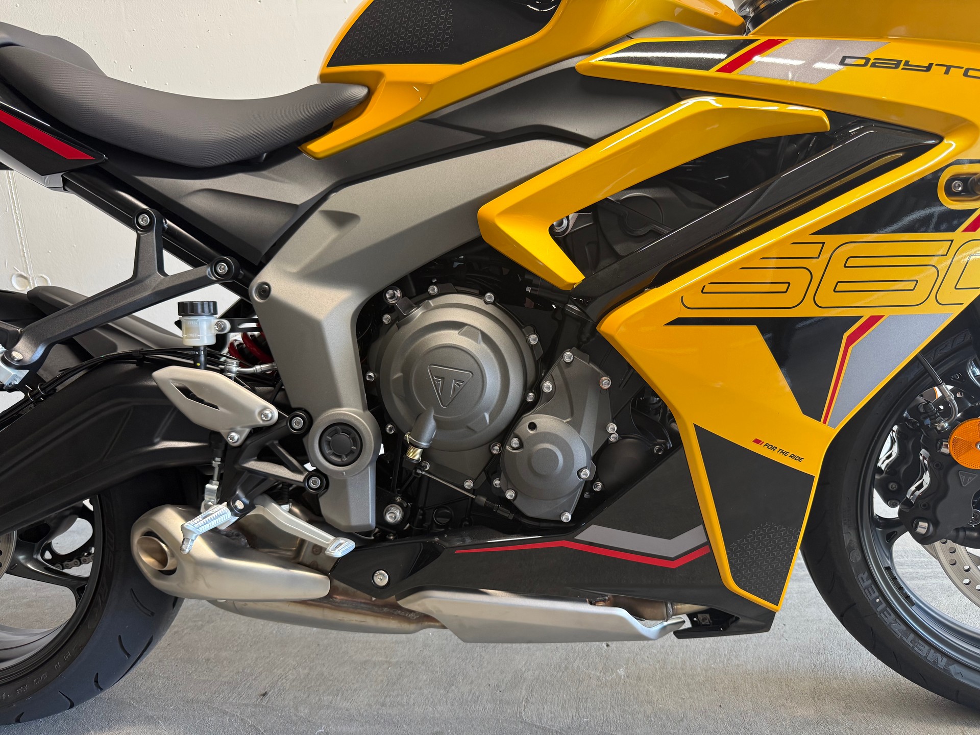 TRIUMPH Daytona 660-image-8