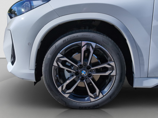 BMW iX1 eDrive 20 M Sport-image-14