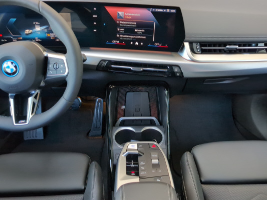 BMW iX1 eDrive 20 M Sport-image-11