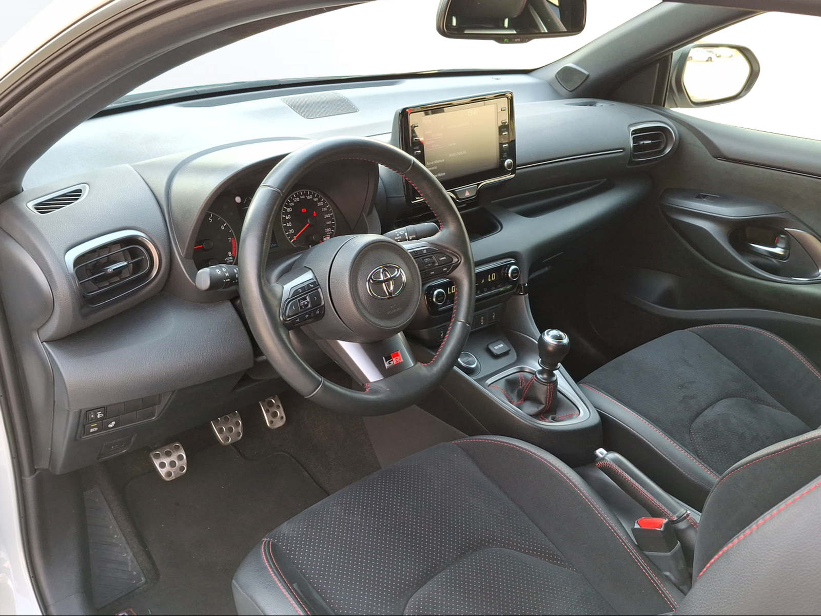 TOYOTA Yaris 1.6 GR Sport-image-9