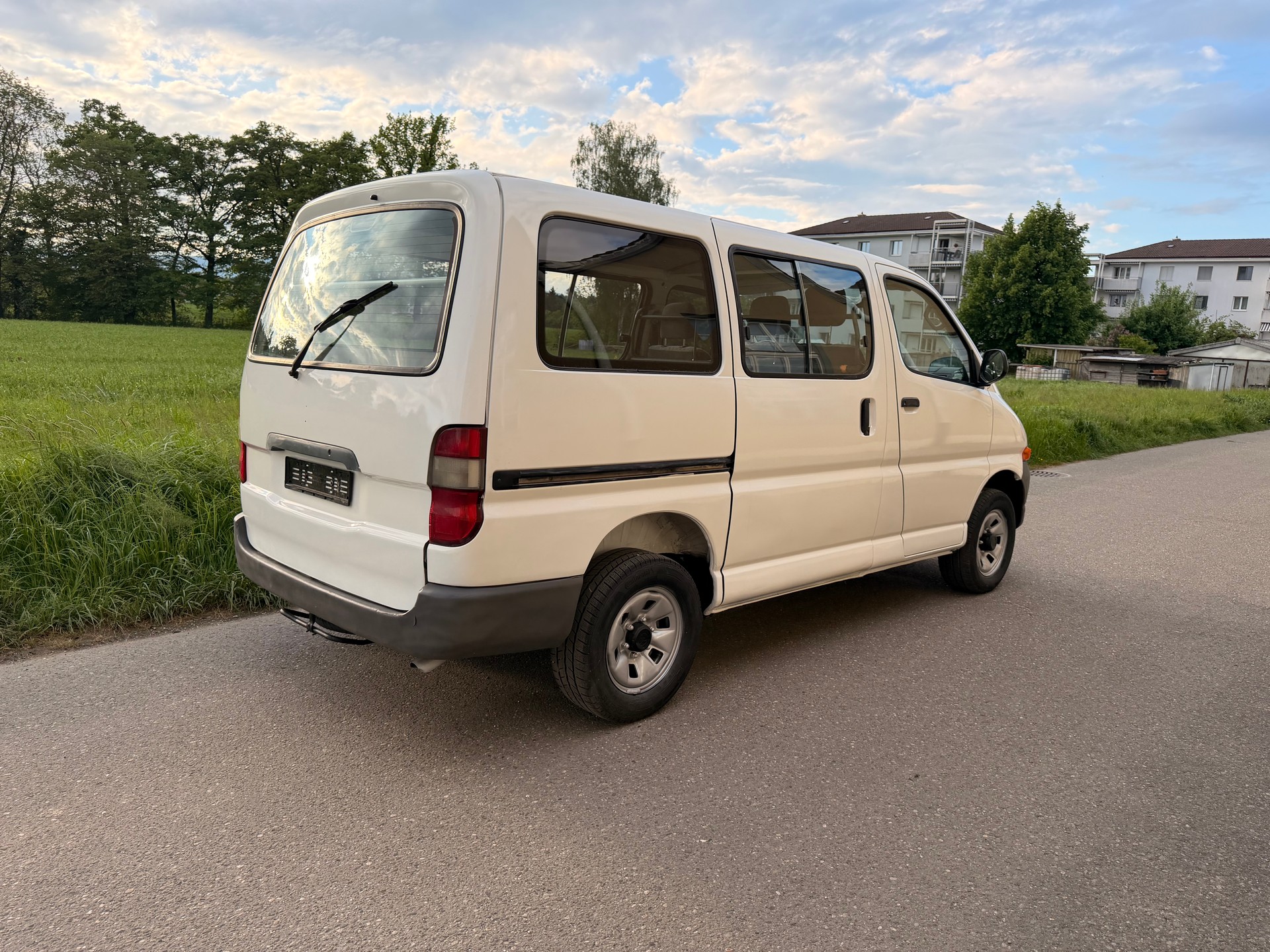 TOYOTA HI-ACE-image-3