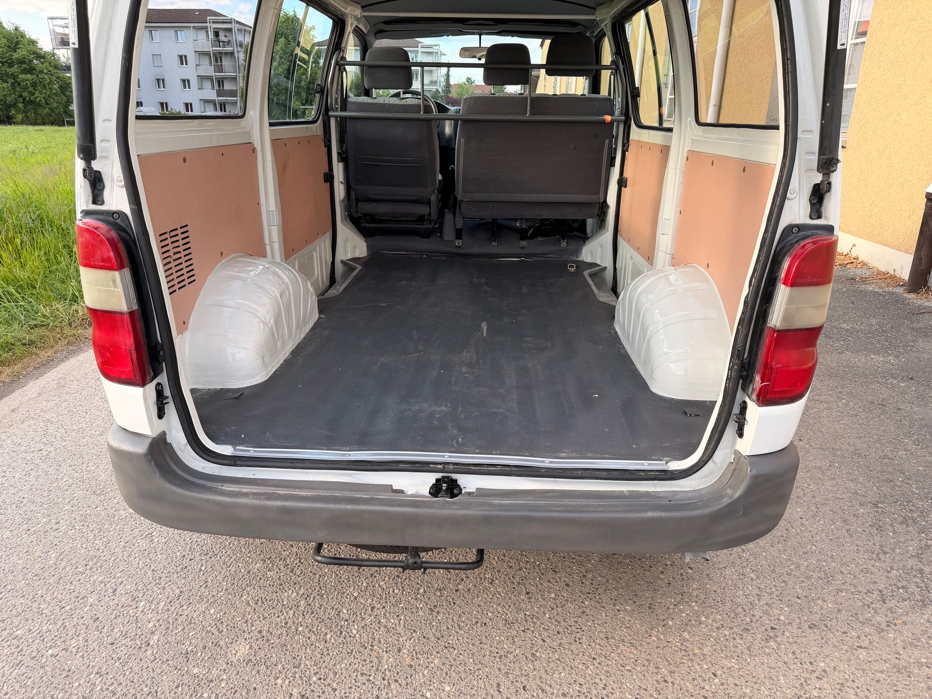 TOYOTA HI-ACE-image-7