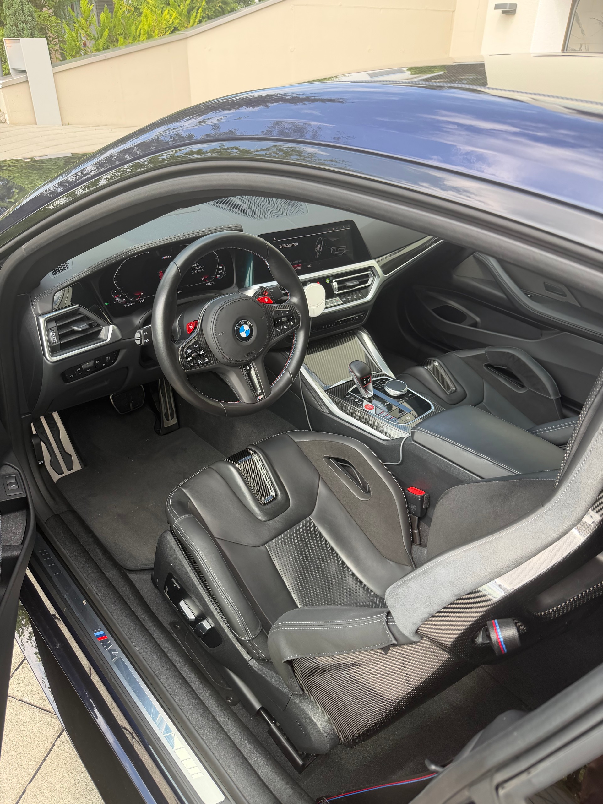 BMW M4 Competition xDrive-image-10