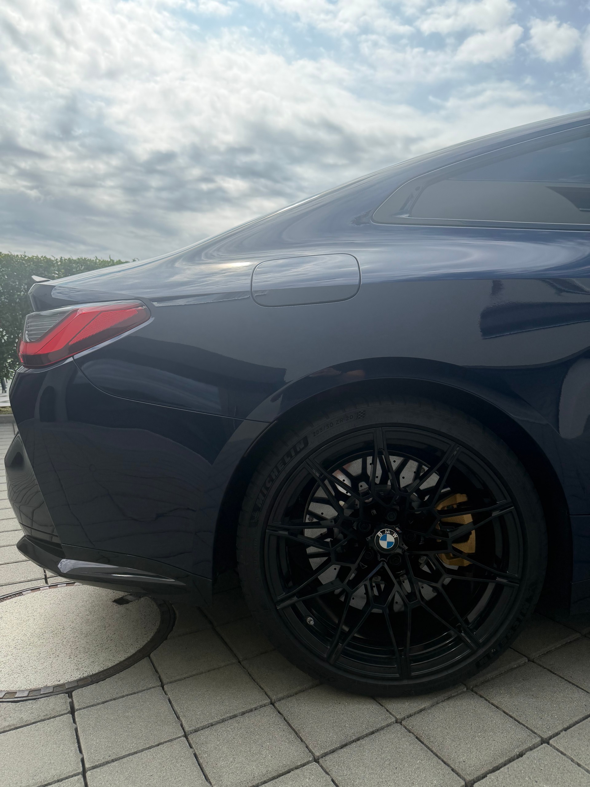 BMW M4 Competition xDrive-image-8