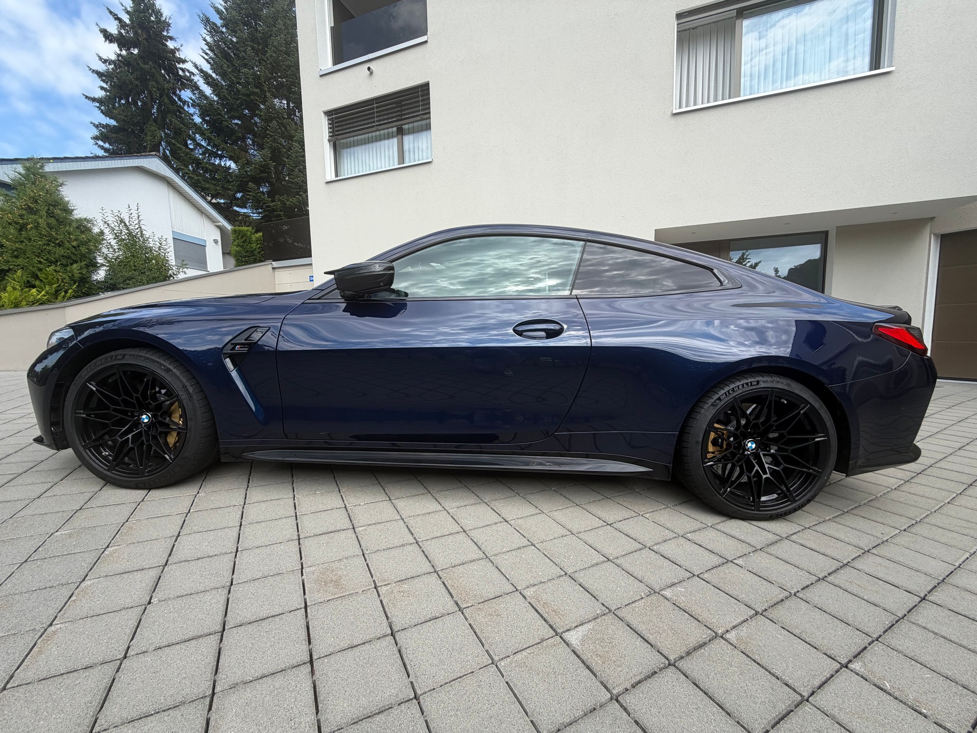 BMW M4 Competition xDrive-image-2