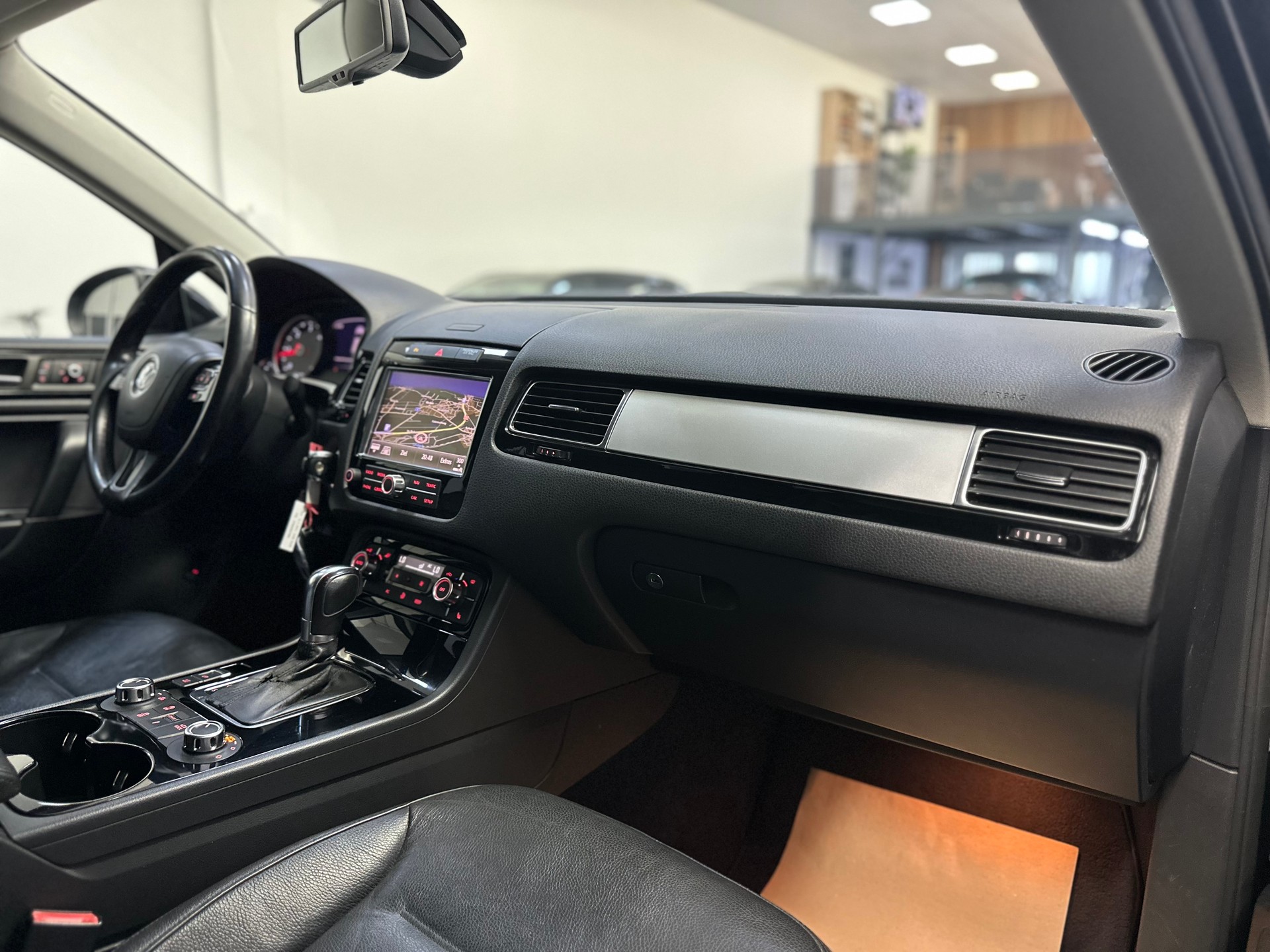 VW Touareg 3.0 TDI BlueMotion Technology Tiptronic-image-12