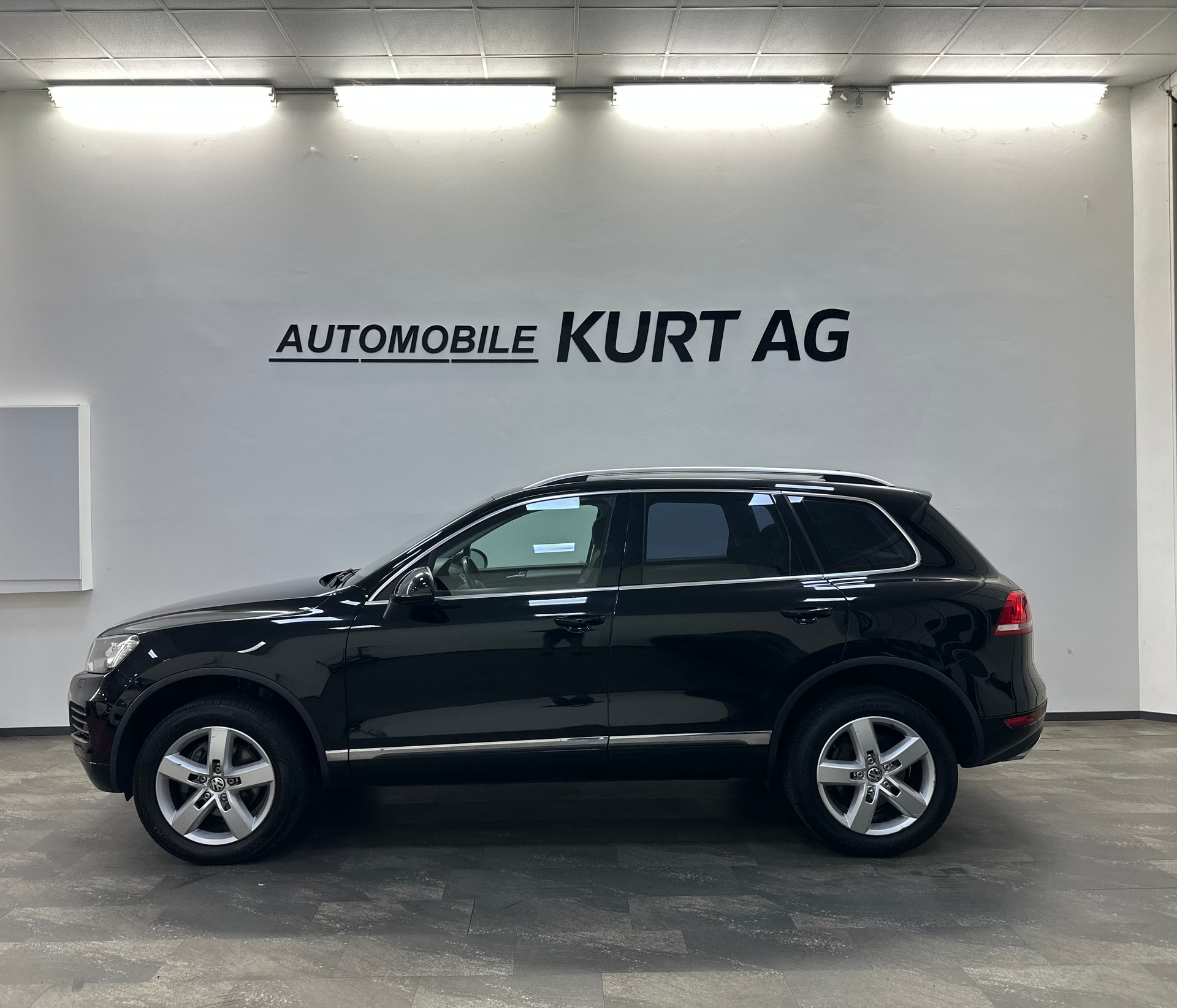 VW Touareg 3.0 TDI BlueMotion Technology Tiptronic-image-2