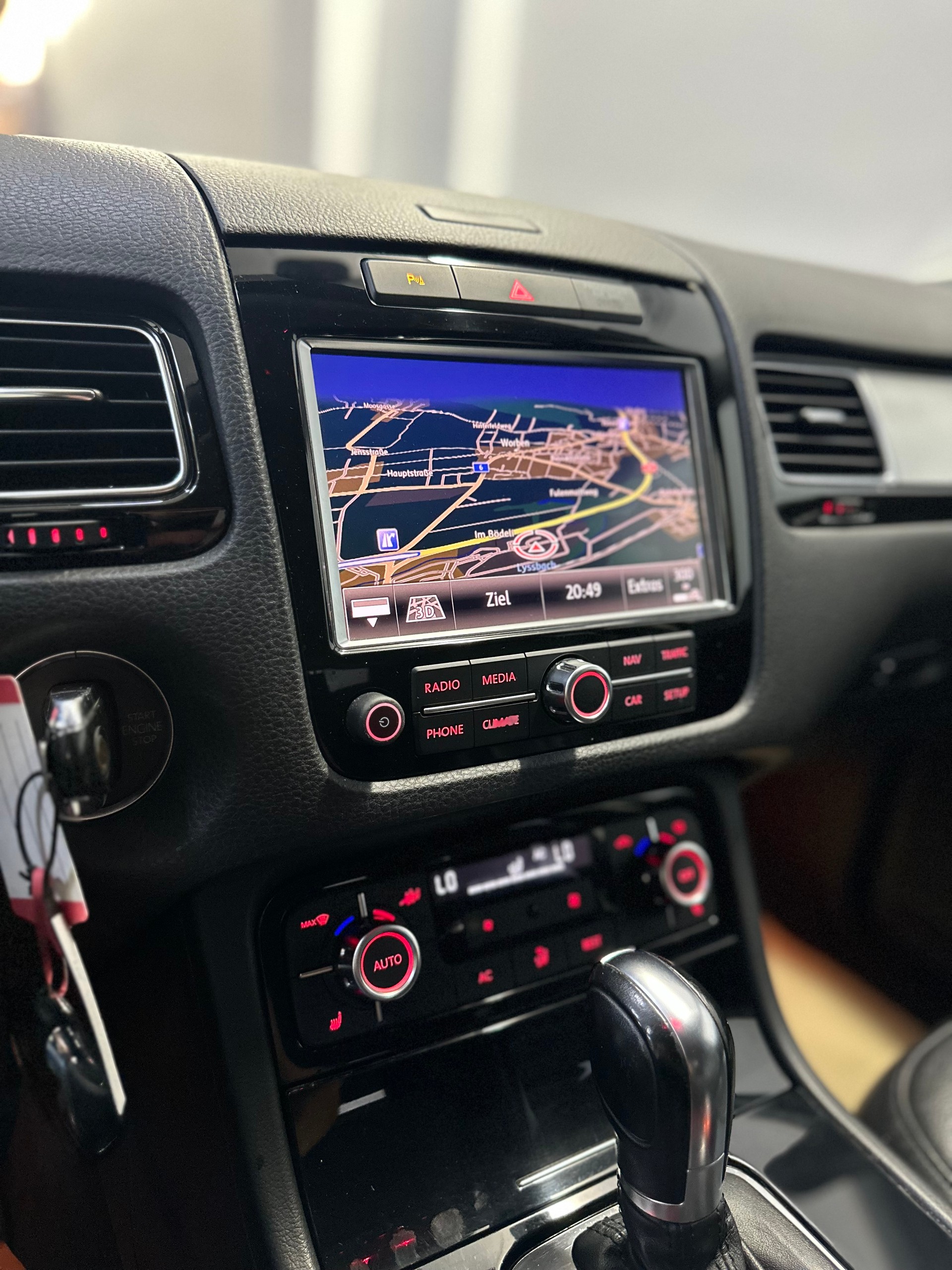 VW Touareg 3.0 TDI BlueMotion Technology Tiptronic-image-13