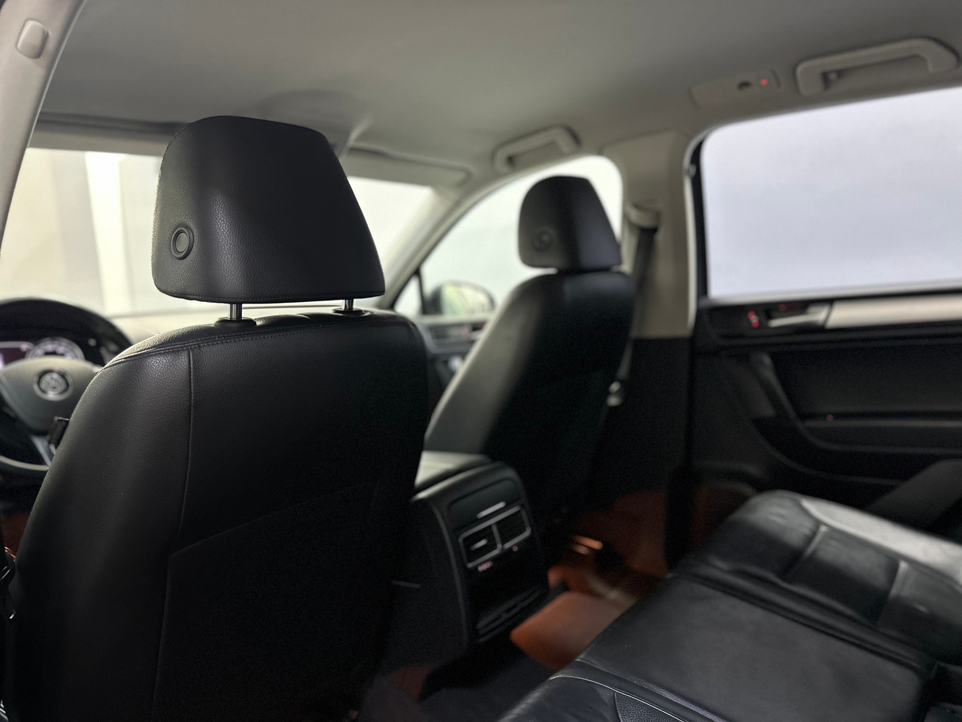 VW Touareg 3.0 TDI BlueMotion Technology Tiptronic-image-15
