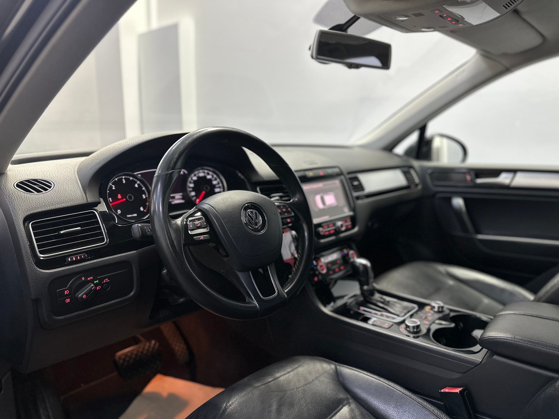 VW Touareg 3.0 TDI BlueMotion Technology Tiptronic-image-14