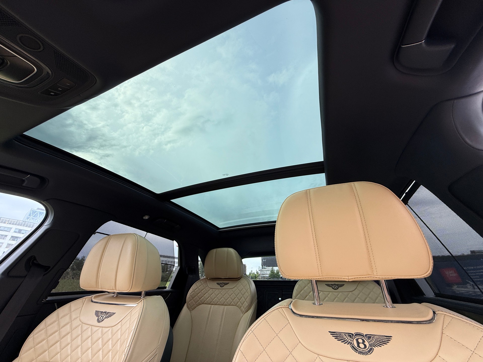 BENTLEY Bentayga V8-image-25