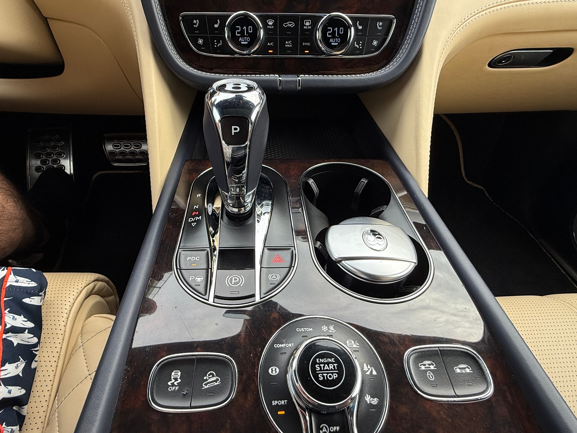 BENTLEY Bentayga V8-image-13