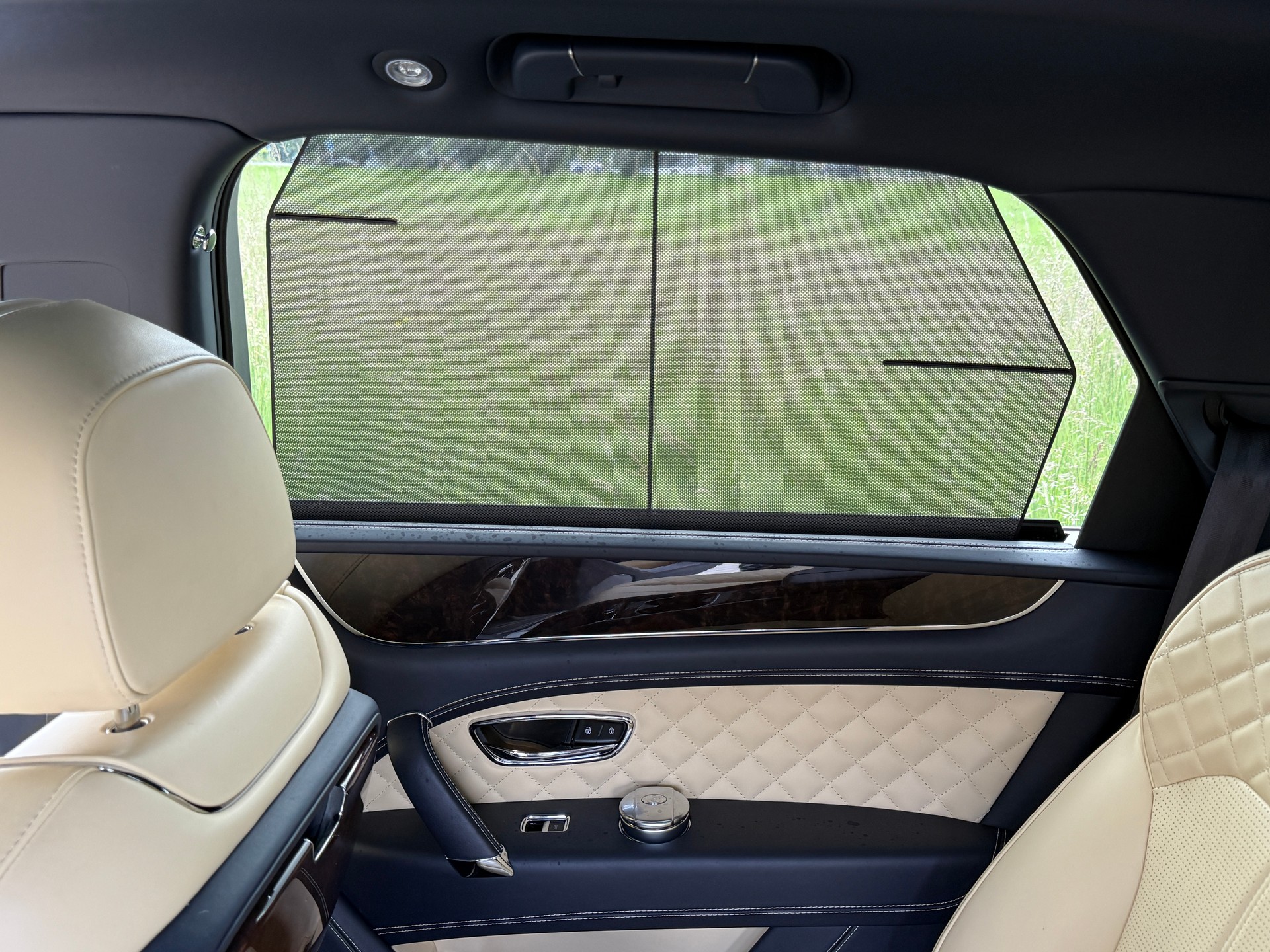 BENTLEY Bentayga V8-image-22