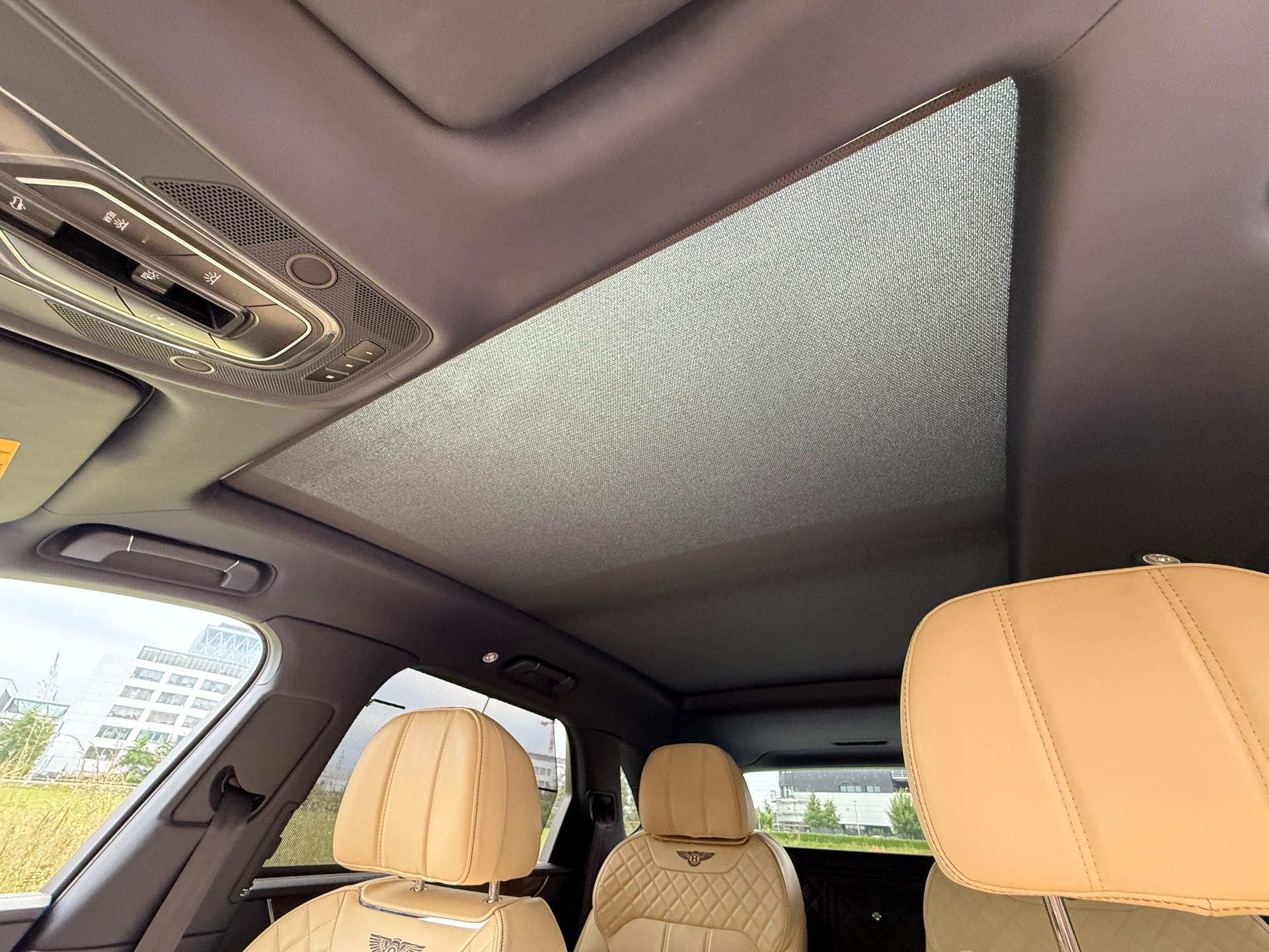 BENTLEY Bentayga V8-image-24