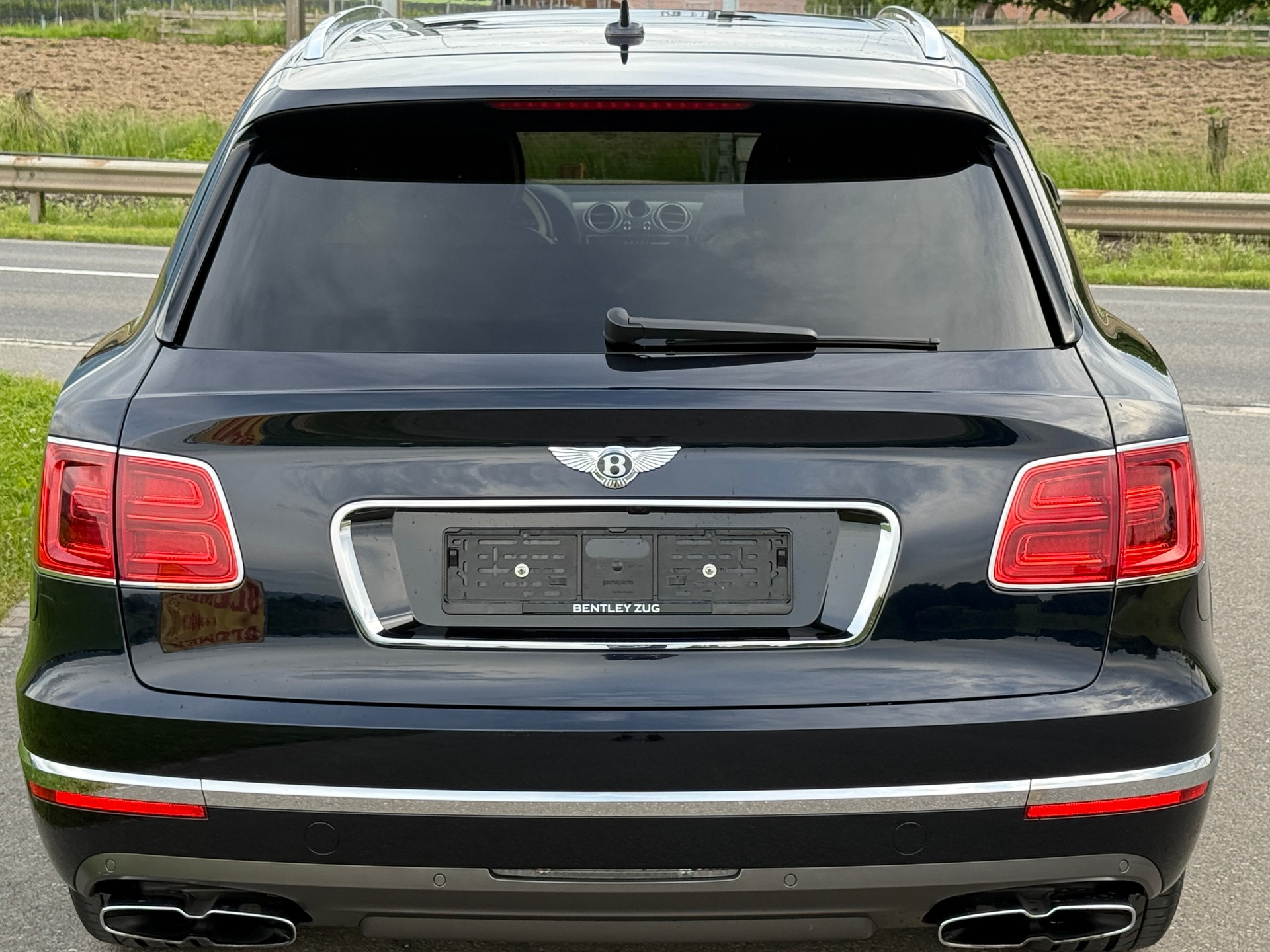 BENTLEY Bentayga V8-image-4