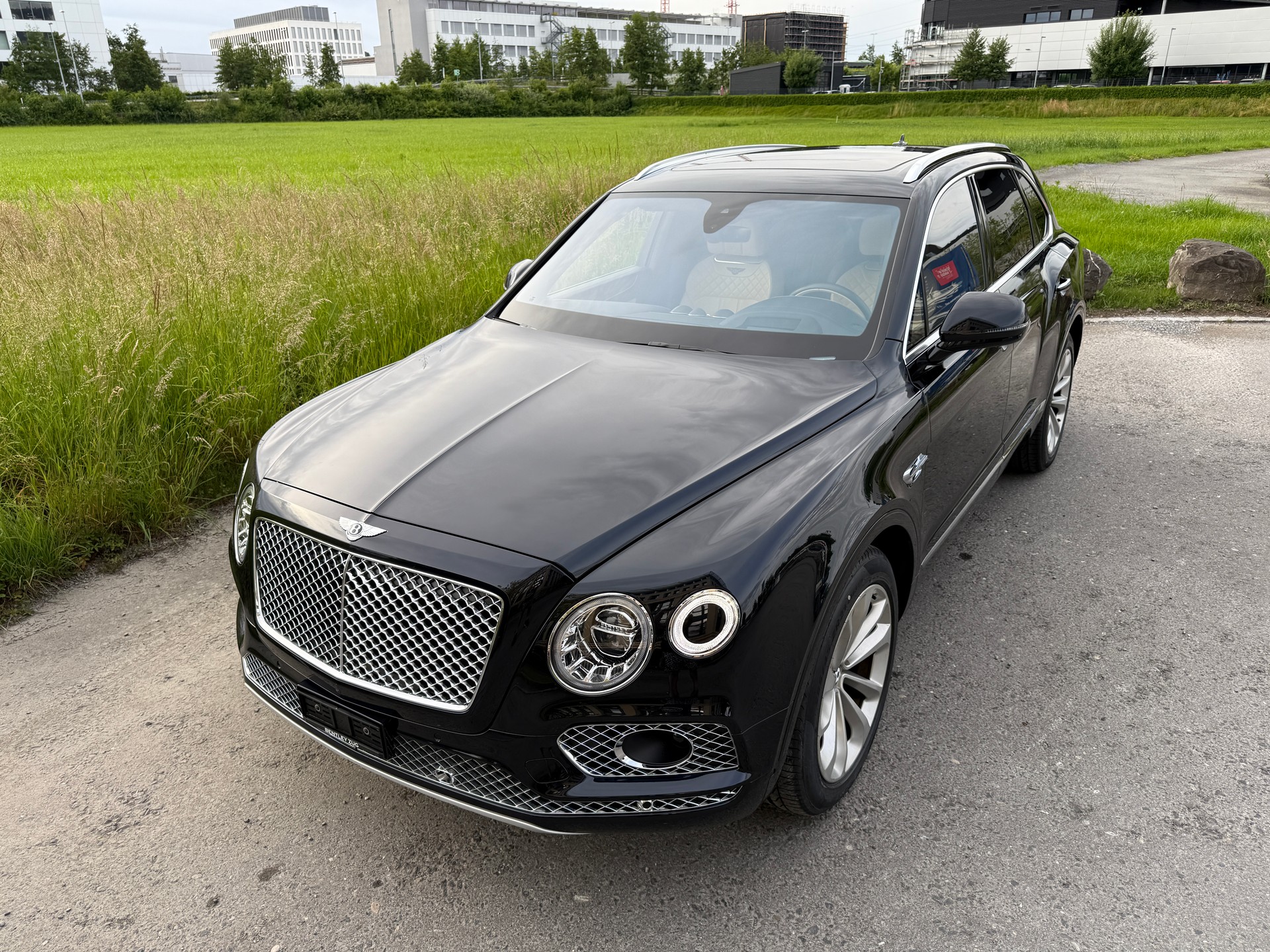 BENTLEY Bentayga V8