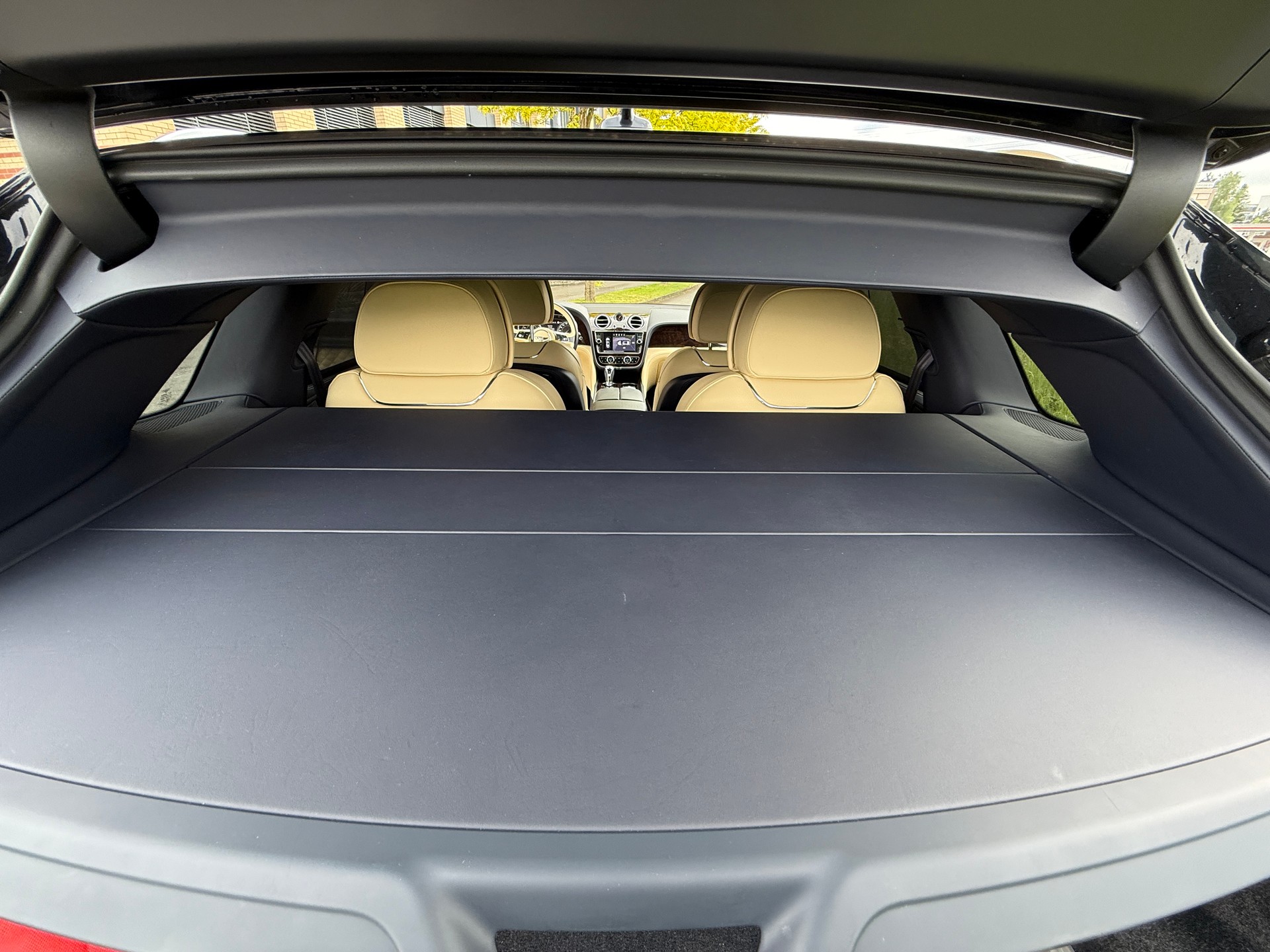 BENTLEY Bentayga V8-image-27